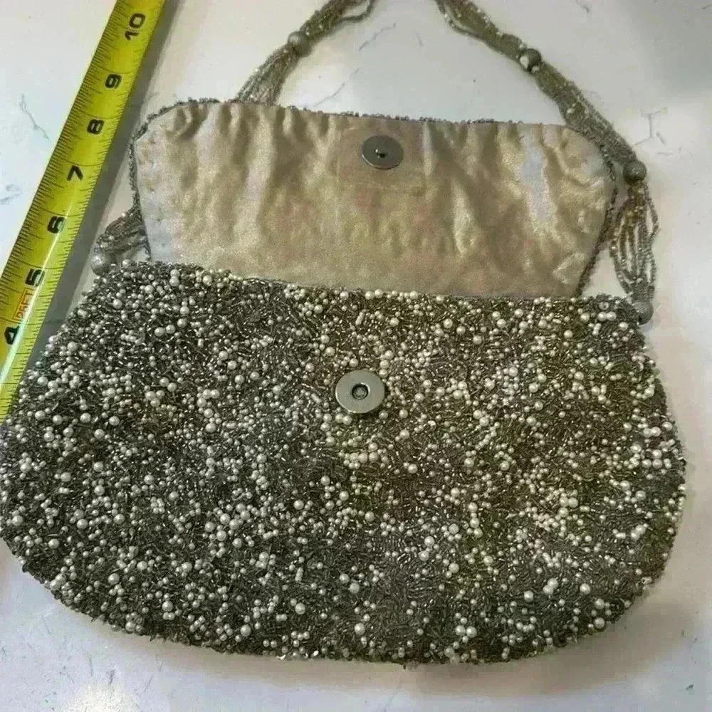 Vintage style Beaded silver dressy small purse - Picture 6 of 9